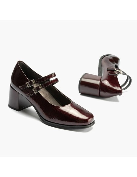 MERCEDES EN CHAROL CON 2 CORREAS DE MUJER